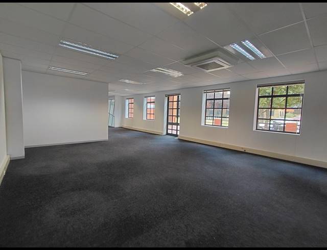 364M² OFFICE TO LET IN LYME PARK